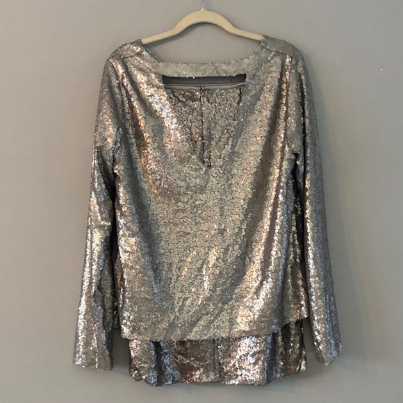 Elegant Silver Sequin Skirt Set - Picture 5 of 9